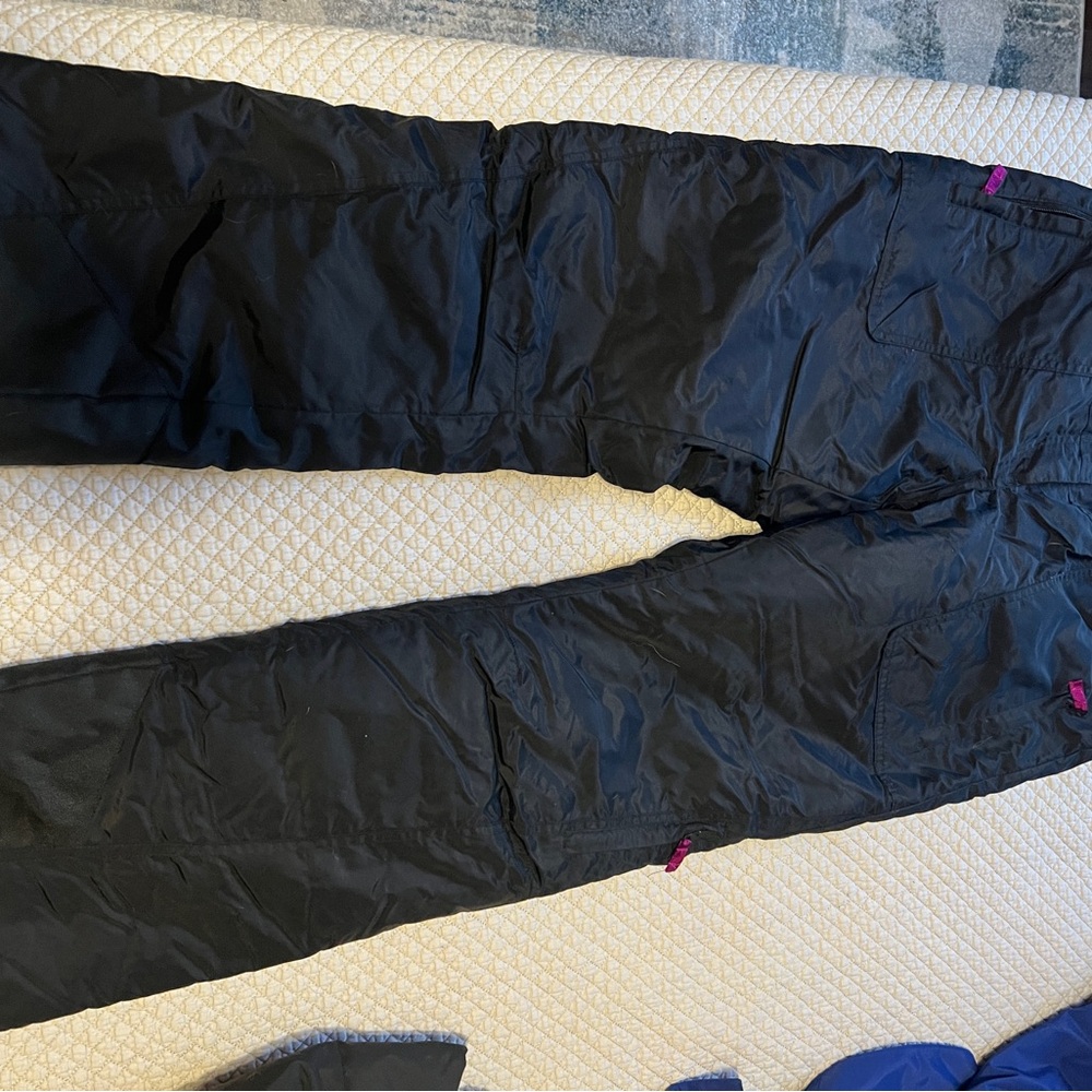 Women M snow pants .